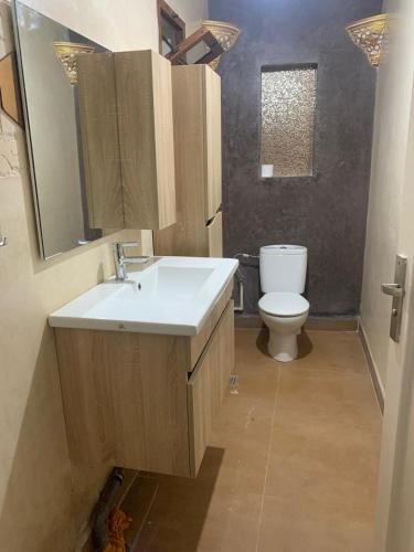 Bathroom, Maison de 3 chambres avec piscine tubulaire et clim a Karakcho in Berkane