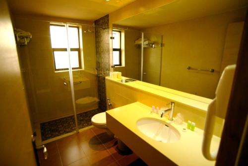room detail thumbnail 2