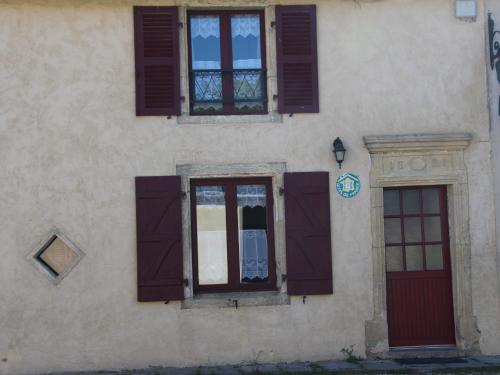 . Gîte confortable à Halles-sous-les-Côtes avec cheminée et terrasse - FR-1-585-5