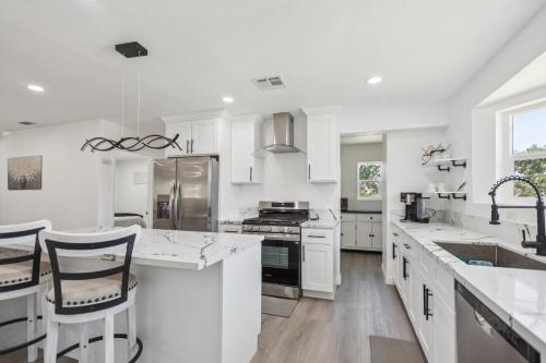 Desert Mountain Escape with Private Hot Tub home in Stallion Springs