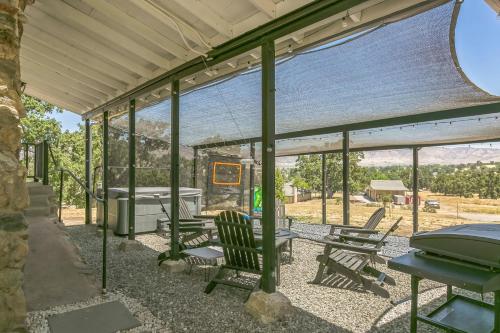 Desert Mountain Escape with Private Hot Tub home in Stallion Springs
