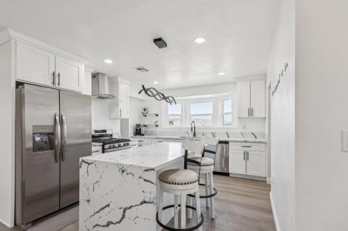 Desert Mountain Escape with Private Hot Tub home in Stallion Springs