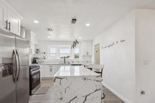 Desert Mountain Escape with Private Hot Tub home in Stallion Springs