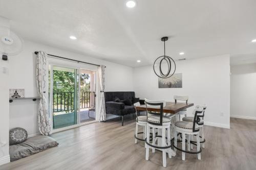 Desert Mountain Escape with Private Hot Tub home in Stallion Springs