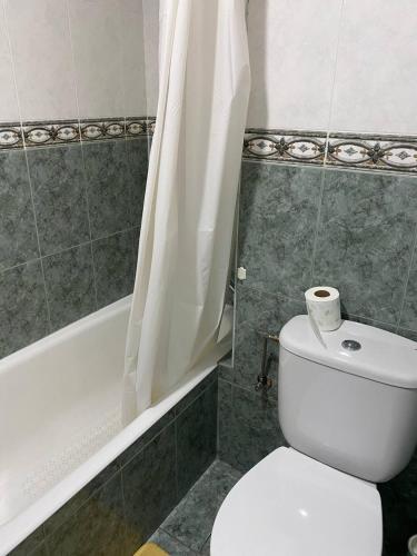 Beautiful apartment in a prestigious neighborhood of Madrid - image 6