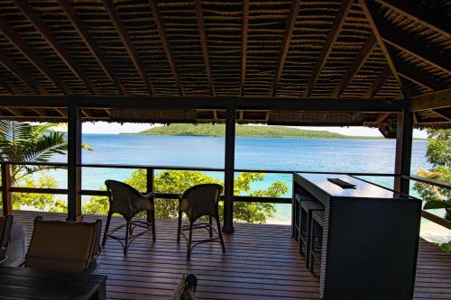 . Karma Waters - Private Oceanfront & Reef Villa