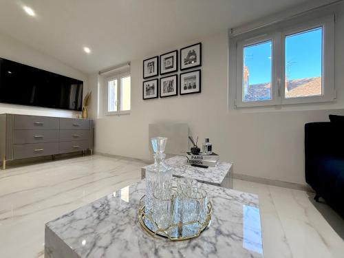 One-Bedroom Apartment image 10