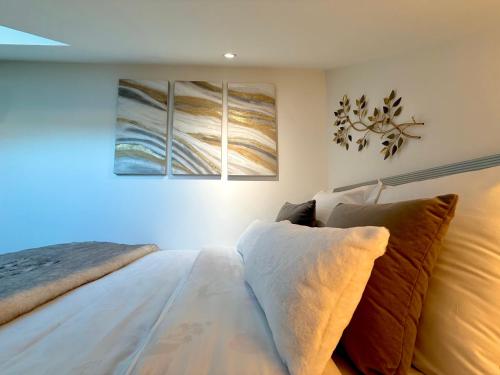 One-Bedroom Apartment image 8