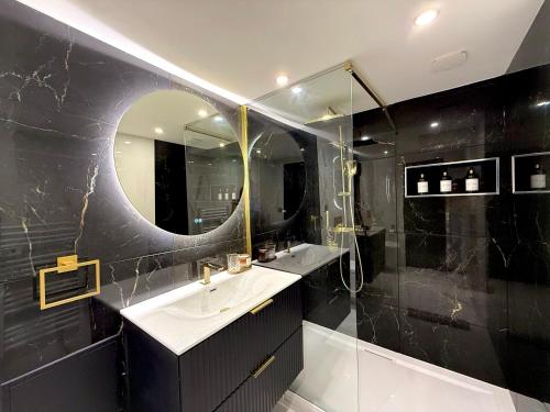 One-Bedroom Apartment image 5