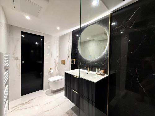 One-Bedroom Apartment image 2