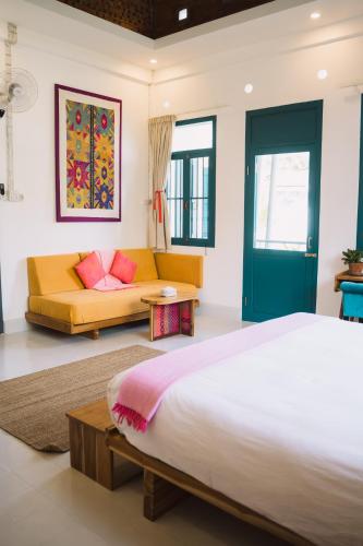 Double or Twin Room with Balcony image 6