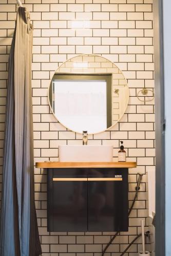 Deluxe Double or Twin Room image 8