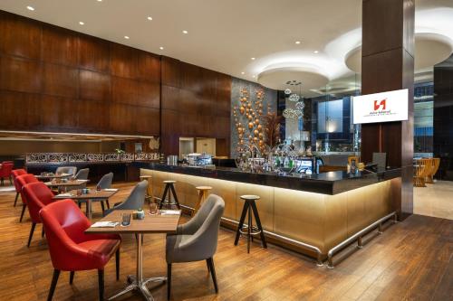 Restaurant, Swiss-Belhotel Harbour Bay in Insel Batam