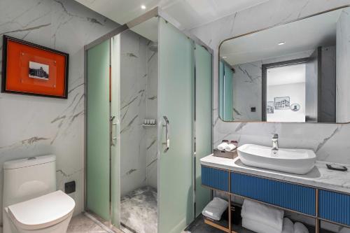 Superior Twin Room image 3