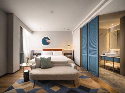 Standard Double Room room in Wuhan Jiangtan Haobainian Meilun International Hotel