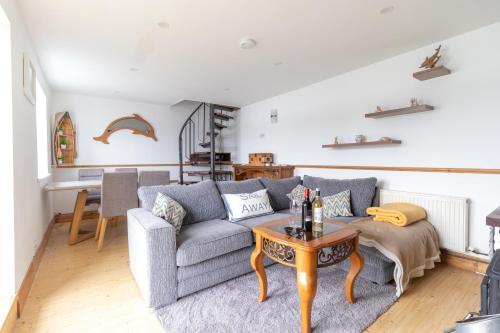 Glandore Cliff Cottage Getaway - Sea Access with Private Pier in Glandore