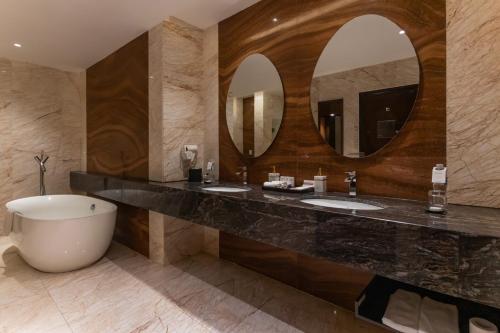 Presidential Suite image 7
