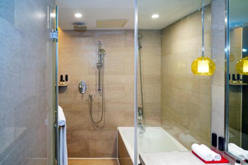 room detail thumbnail 2