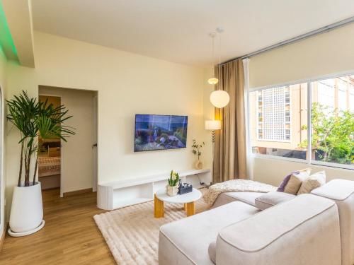2 Bedroom for 3 guests in heart Sathorn with Balcony, Bangkok