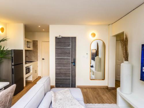 2 Bedroom for 4 guests Private in center of Sathorn, Bangkok