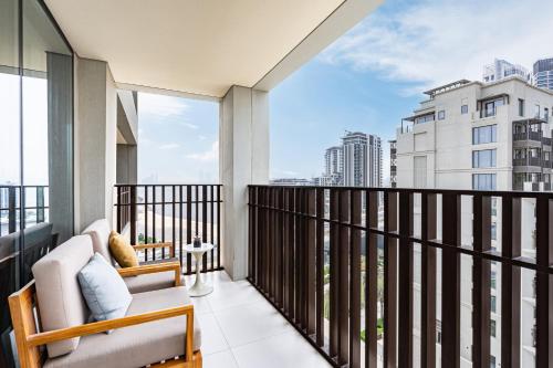 Lux Creek Home with Burj View steps from the Lagoon, Дубай (фото 3)