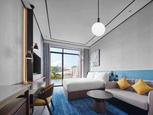 Hilton Garden Inn Huizhou North Railway Station in Huizhou