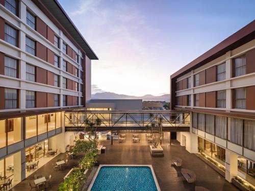 전망, 머큐어 파당 호텔 (Mercure Padang Hotel) in 파당