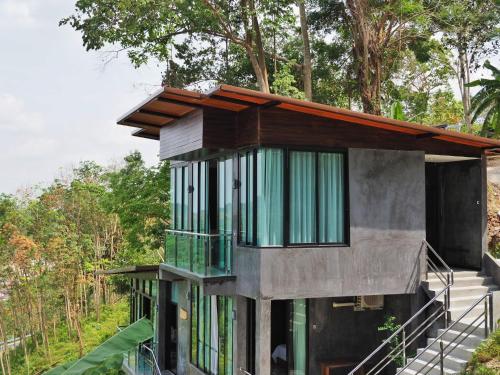 The Kiriwong Valley Villas & Restaurant near Karom Waterfall