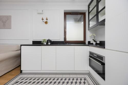 Atmospheric Studio with Terrace and Parking by Noclegi Renters - image 2