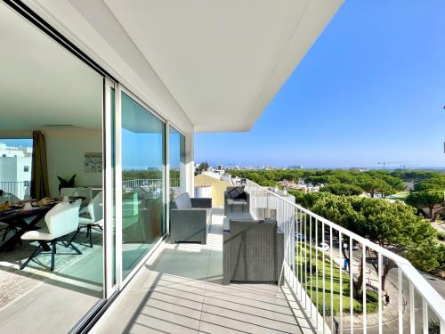 Balcony/terrace, Vilamoura Panoramic 2 With Pool by Homing in Vilamoura City Center