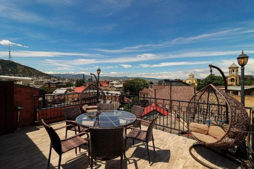3BR apt w huge terrace & magnificent views