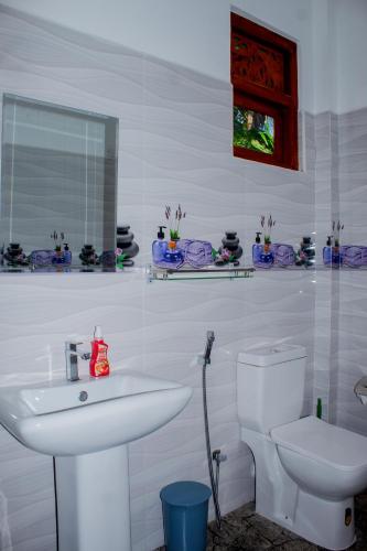 Double Room with Balcony image 2