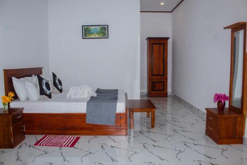 Double Room with Balcony image 5