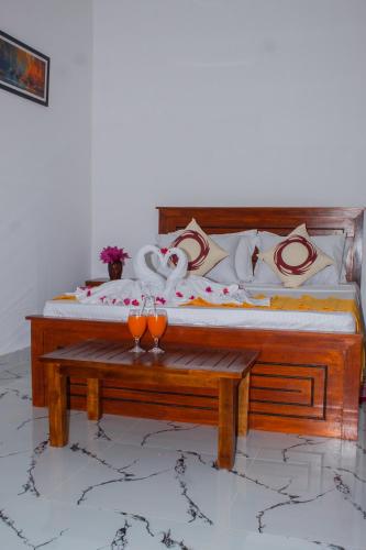 Double Room with Balcony image 4