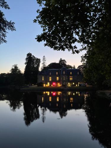Château de la cour de Coulonces (Chateau de la cour de Coulonces) in Saint-Manvieu-Bocage