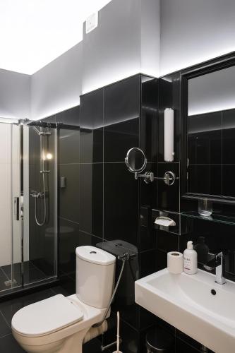 Deluxe Double or Twin Room image 6