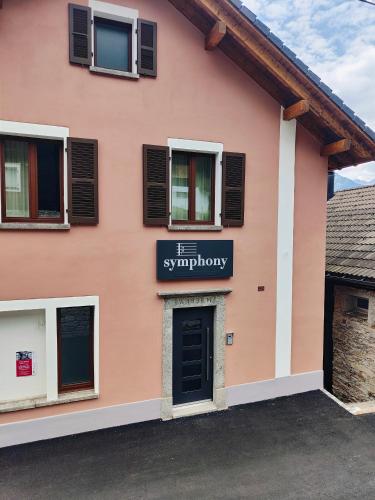 Bejárat, Symphony Camere e Ristoro in Sobrio