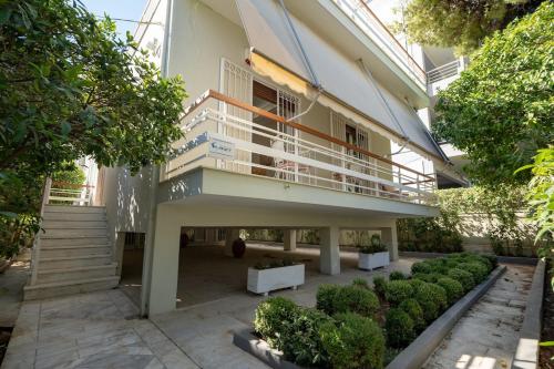 Retro 2-Bdrm House Near Metro in Heraklion by ΜΡS in Lykovrysi