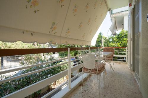 Retro 2-Bdrm House Near Metro in Heraklion by ΜΡS in Lykovrysi