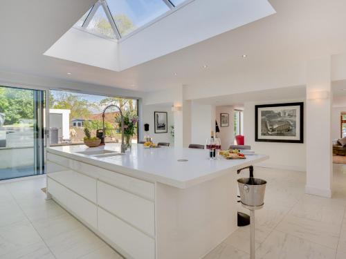 Iekārtas, 5 Bed in Durham 94028 in Hallgarth
