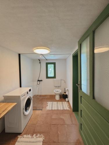 浴室, Bucovina reinterpretata cu suflet - A Heartfelt Take on Bucovina in 瓦特拉摩奧杜維泰