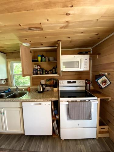 ห้องครัว, Little Cottage on the Kennebec in บาร์ท (ME)