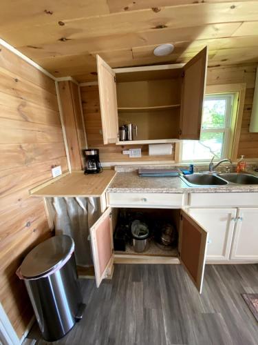 ห้องครัว, Little Cottage on the Kennebec in บาร์ท (ME)