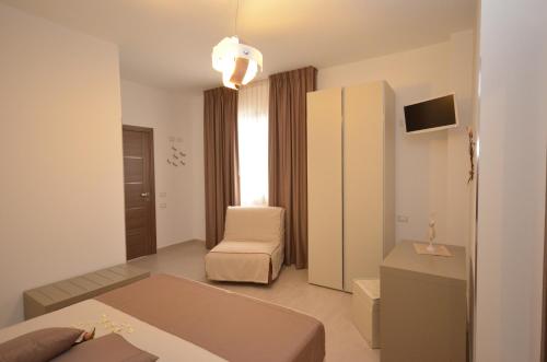 Standard Triple Room image 6