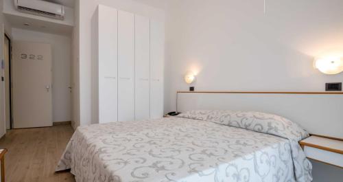 Economy Double or Twin Room image 2
