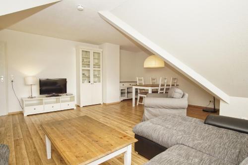 strandnah mit Balkon, gratis Nutzung vom AHOI Erlebnisbad und Sauna in Sellin - Strandhaus Mönchgut FeWo21, Lobbe (foto 6)