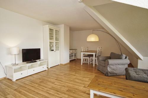 strandnah mit Balkon, gratis Nutzung vom AHOI Erlebnisbad und Sauna in Sellin - Strandhaus Mönchgut FeWo21, Lobbe (foto 10)