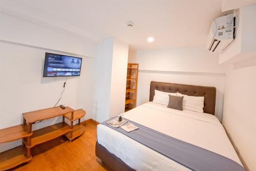 Cozy Stay and Comfy Studio Loft Kingland Avenue Apartment By Travelio