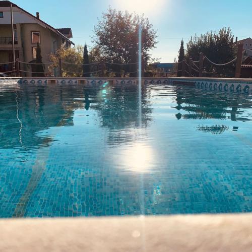 Regent Blue Crystal Pool in Baile Felix