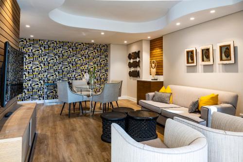 บริการและสิ่งอำนวยความสะดวก, โรงแรม เดอะ แพกซ์ตัน (The Paxton Hotel) in พอร์ตเอลิซาเบธ